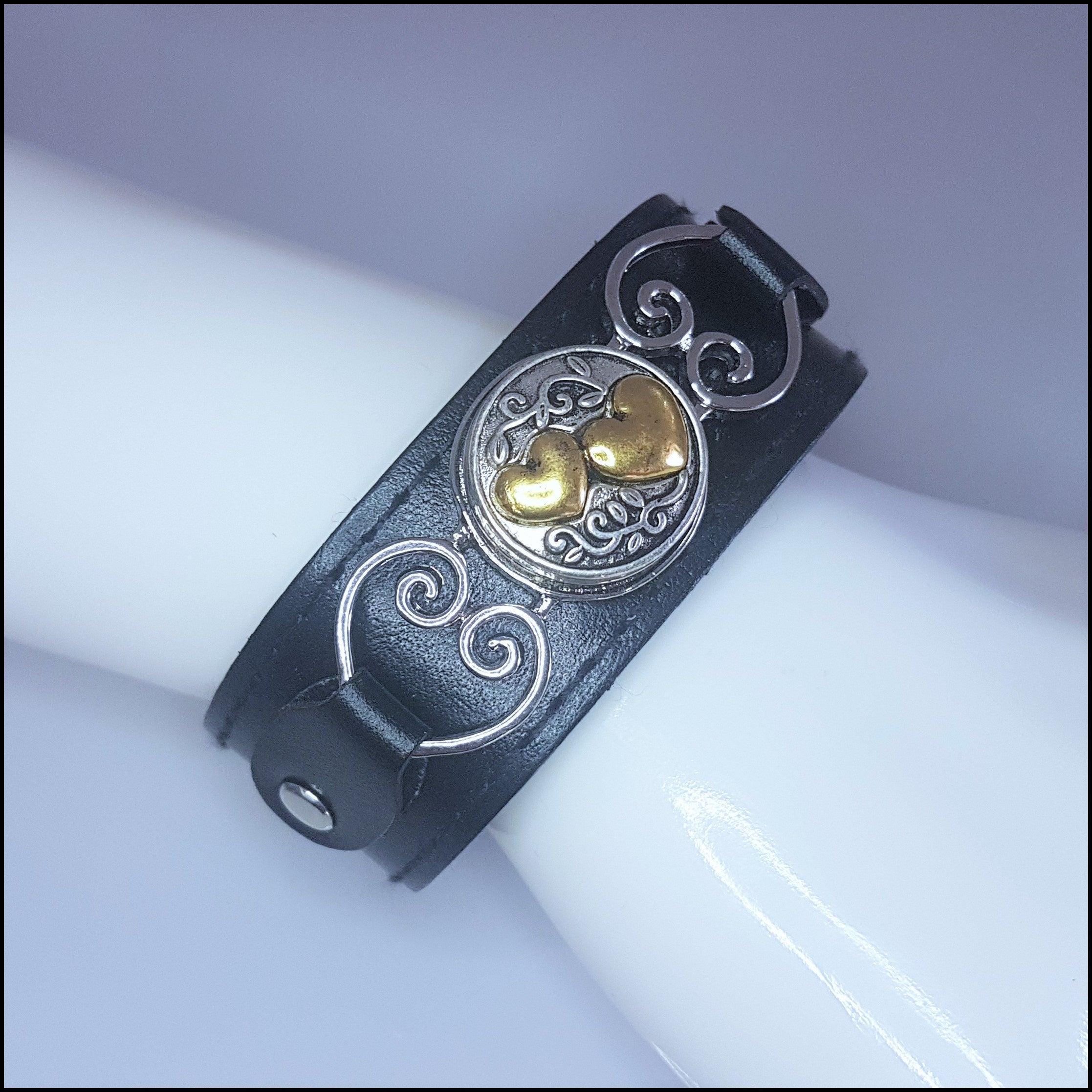 Wide Leather Hearts Snap Button Bracelet with Snap Button Wide Leather Hearts Snap Button Bracelet with Snap Button