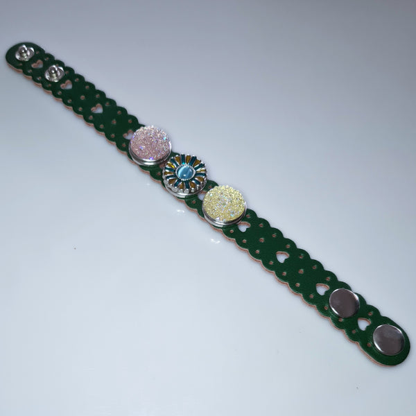 Heart Pattern Leather 3 Snap Bracelet - Dark Green